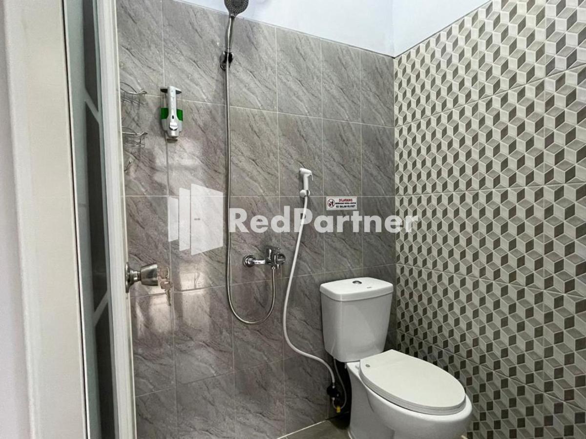 Отель N3 Syariah Near Stasiun Tegal Mitra Reddoorz Экстерьер фото